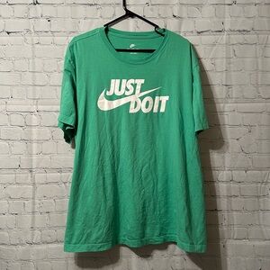Nike Tee XXL.